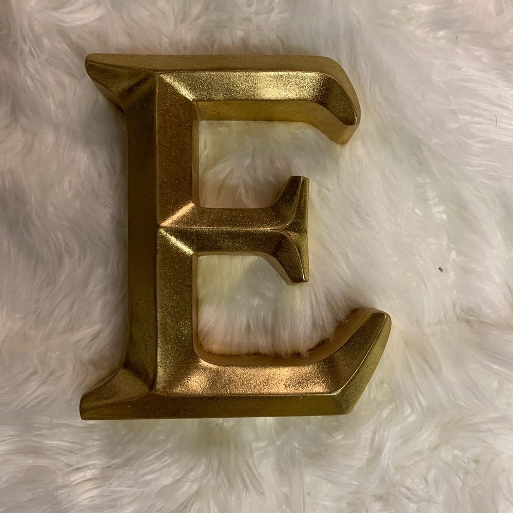 Letter “E” decor